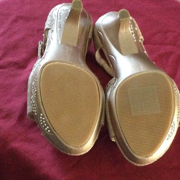 Girls Low Heel Glitter Pump Sandals - Picture 4 of 7